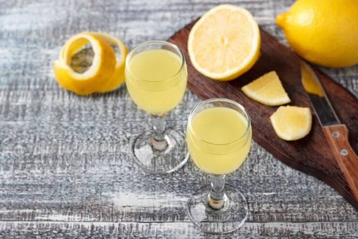 Liquore: la ricetta di quello al limone per il post pranzo di Pasqua