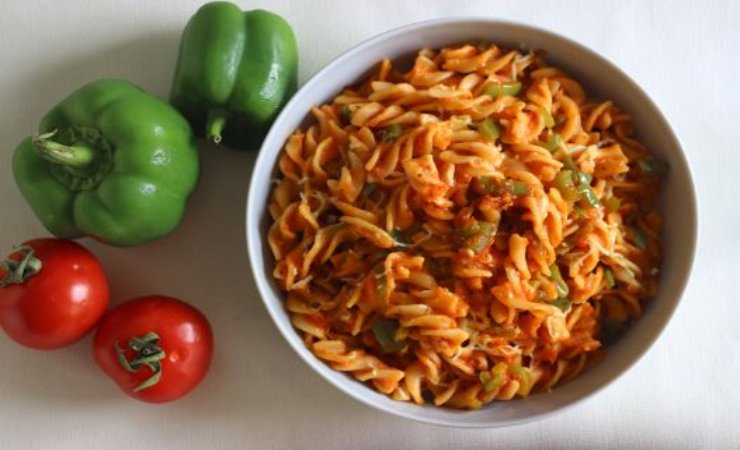 ricetta pasta con sugo di peperoni 